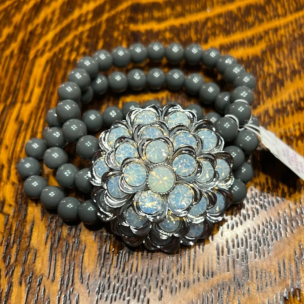 Lia Sophia Bracelet Nordica Crystal Flower Three Strand Grey Resin Bead NWT - Picture 3 of 6
